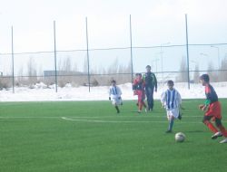 24 takım futbolda yarışıyor